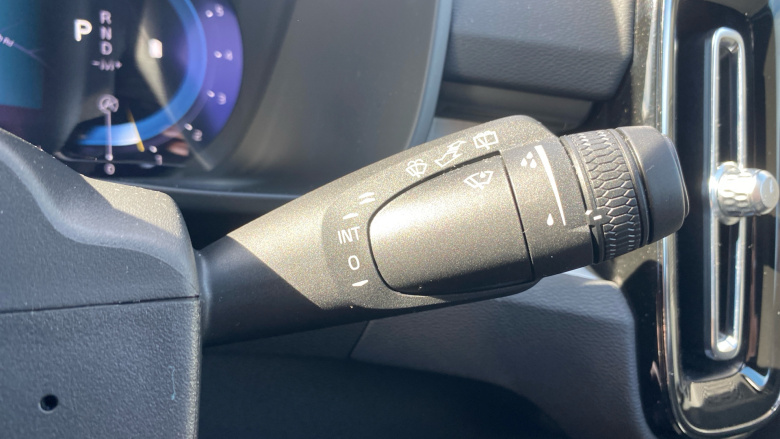 Volvo XC40 2.0 B3P Plus Dark 5dr Auto Petrol Estate